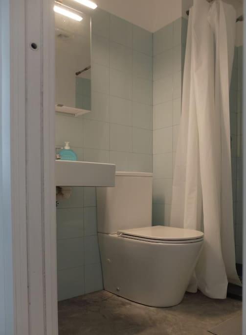 Design Apartment Near City Center, Cool Popular Neighborhood Севилья Экстерьер фото